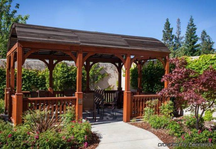 Courtyard Chico Hotel Exterior photo